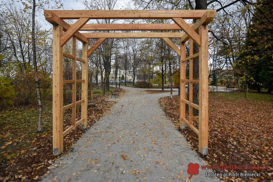 Park Włókniarzy otwarty po rewitalizacji. Duże zmiany na placu Mickiewicza ZDJĘCIA