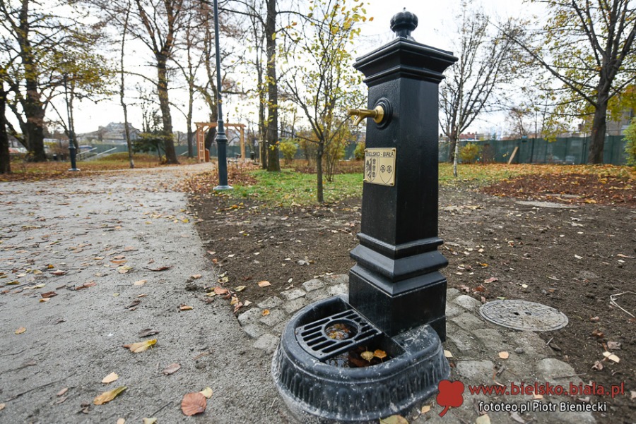 Park Włókniarzy otwarty po rewitalizacji. Duże zmiany na placu Mickiewicza ZDJĘCIA