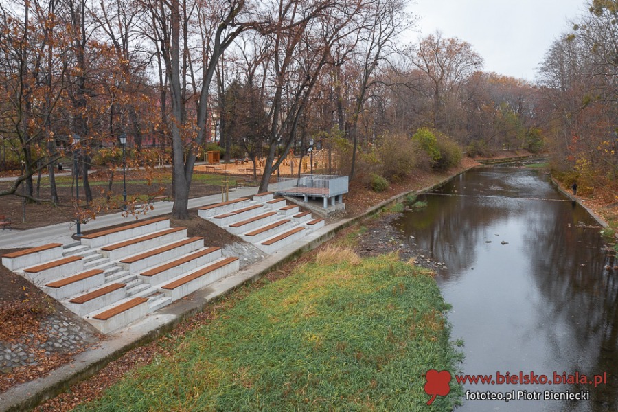 Park Włókniarzy otwarty po rewitalizacji. Duże zmiany na placu Mickiewicza ZDJĘCIA