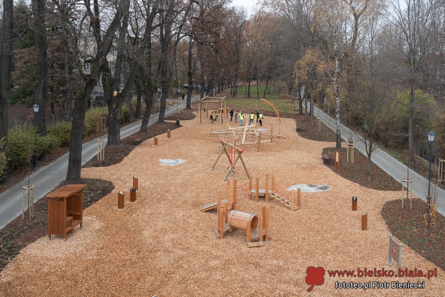 Park Włókniarzy otwarty po rewitalizacji. Duże zmiany na placu Mickiewicza ZDJĘCIA
