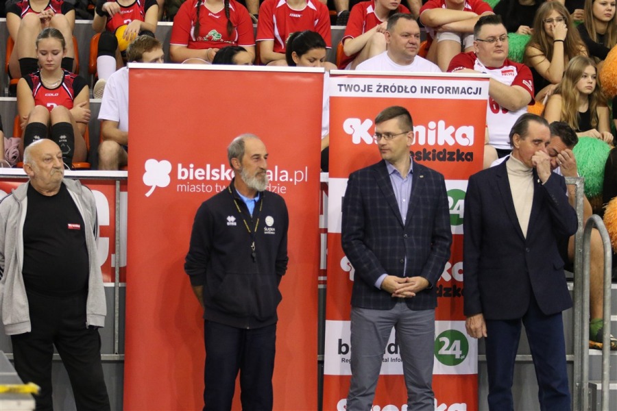Tylko hala pod Dębowcem mogła pomieścić takie tłumy! ZDJĘCIA