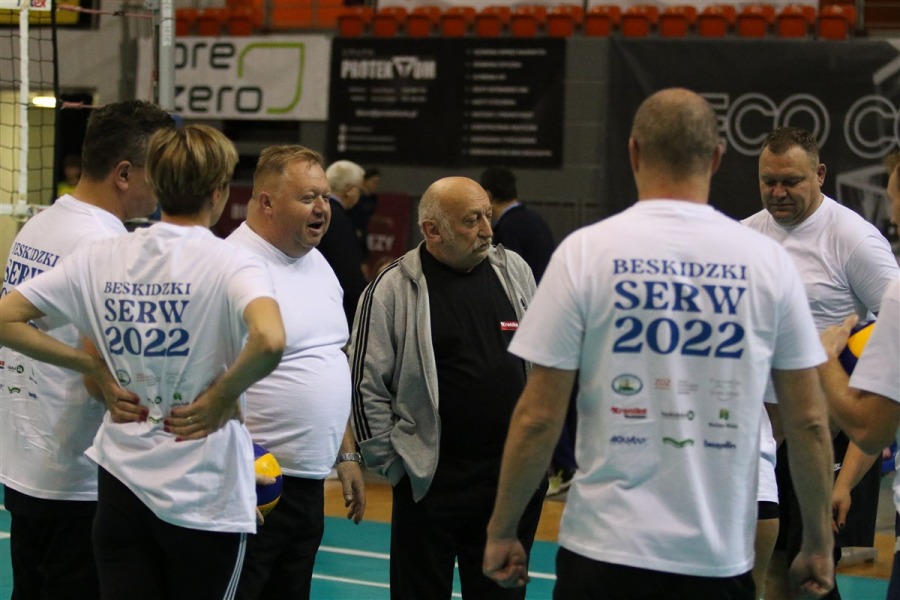 Tylko hala pod Dębowcem mogła pomieścić takie tłumy! ZDJĘCIA