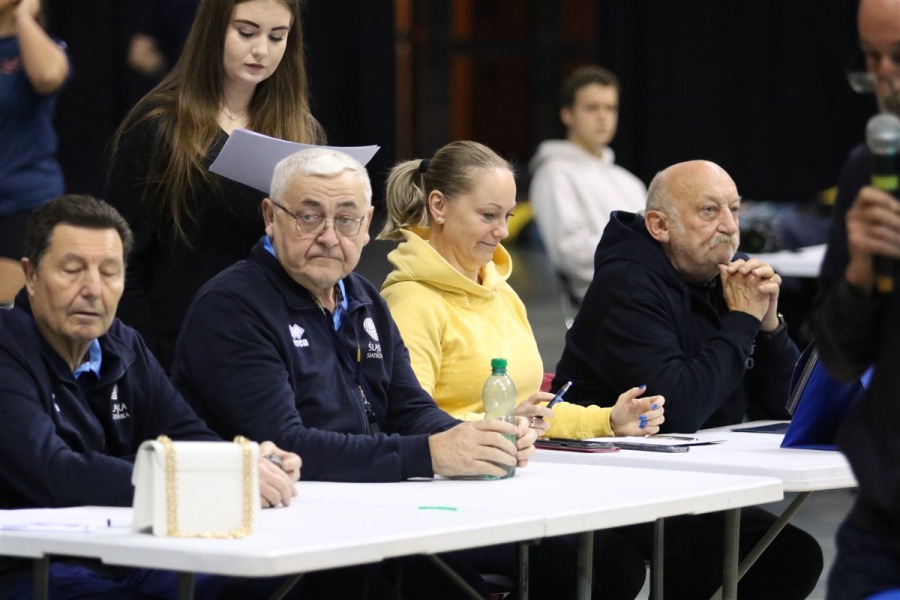 Tylko hala pod Dębowcem mogła pomieścić takie tłumy! ZDJĘCIA