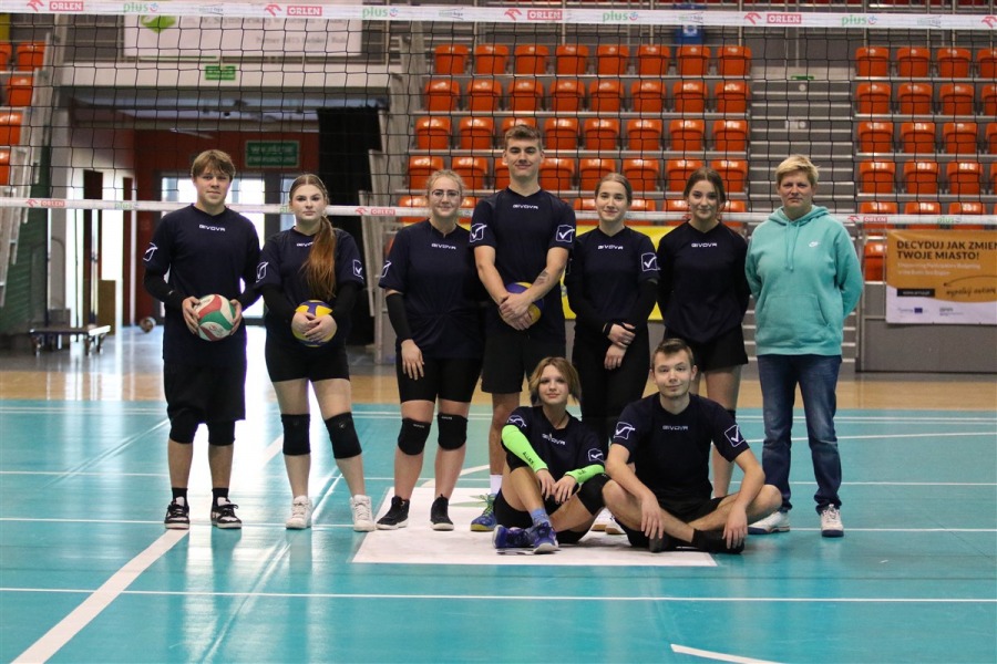 Tylko hala pod Dębowcem mogła pomieścić takie tłumy! ZDJĘCIA