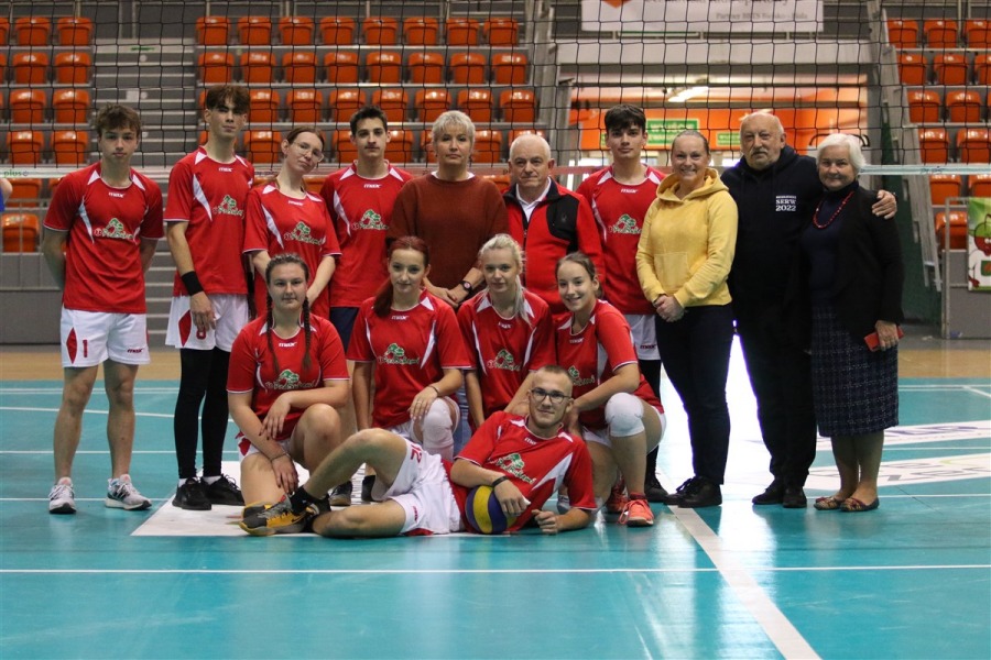 Tylko hala pod Dębowcem mogła pomieścić takie tłumy! ZDJĘCIA