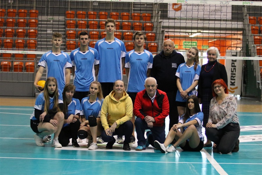 Tylko hala pod Dębowcem mogła pomieścić takie tłumy! ZDJĘCIA