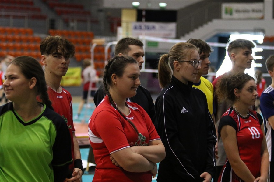Tylko hala pod Dębowcem mogła pomieścić takie tłumy! ZDJĘCIA