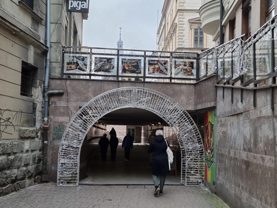 Bielsko-Biała pięknieje na święta. Bożonarodzeniowe ozdoby już na ulicach! ZDJĘCIA