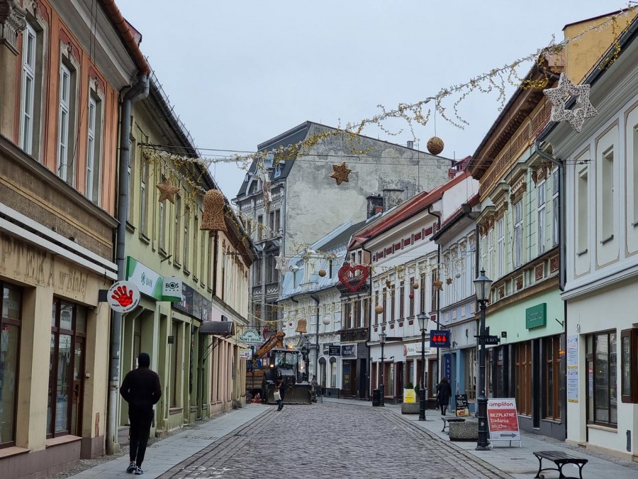 Bielsko-Biała pięknieje na święta. Bożonarodzeniowe ozdoby już na ulicach! ZDJĘCIA