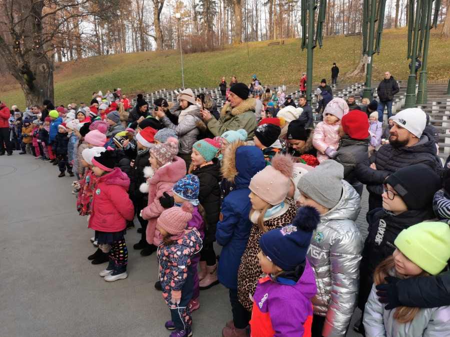 Magiczny klimat Świąt Bożego Narodzenia. Gochówka na jarmarku ZDJĘCIA