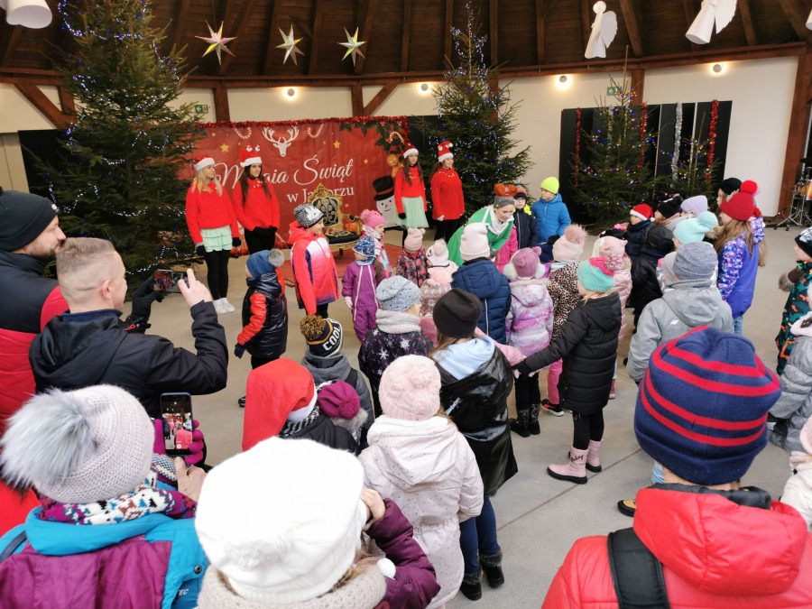 Magiczny klimat Świąt Bożego Narodzenia. Gochówka na jarmarku ZDJĘCIA