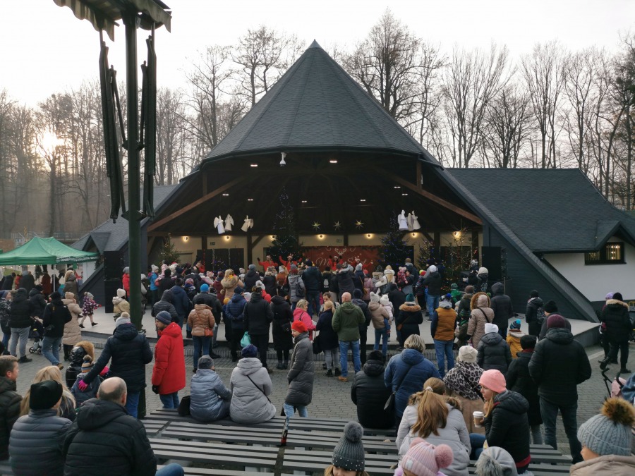 Magiczny klimat Świąt Bożego Narodzenia. Gochówka na jarmarku ZDJĘCIA