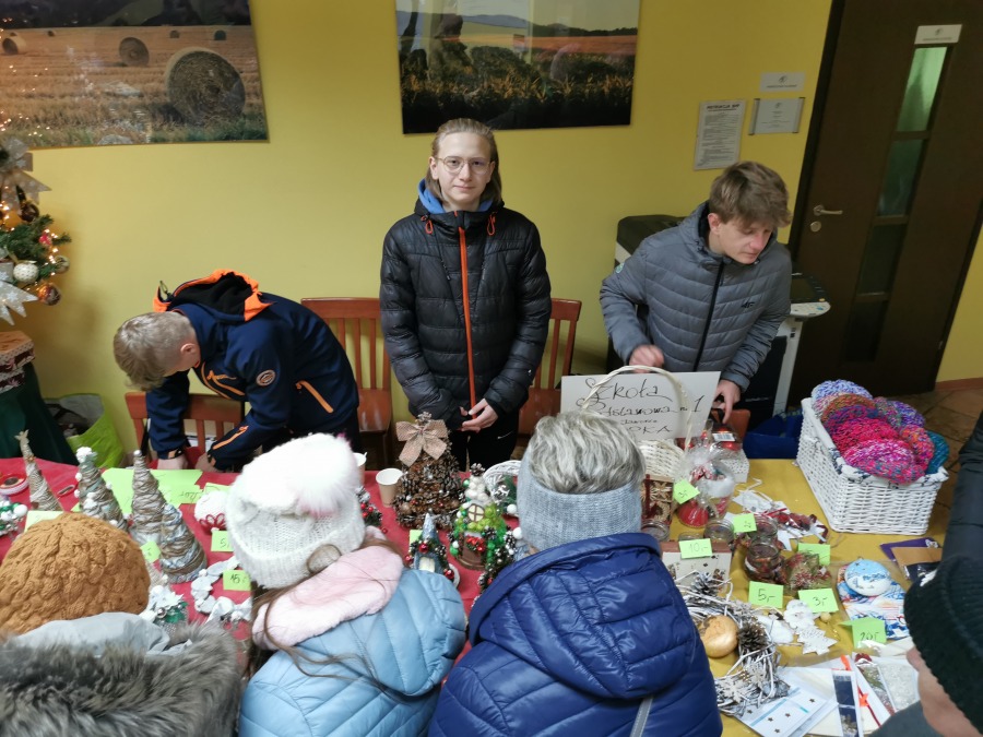 Magiczny klimat Świąt Bożego Narodzenia. Gochówka na jarmarku ZDJĘCIA