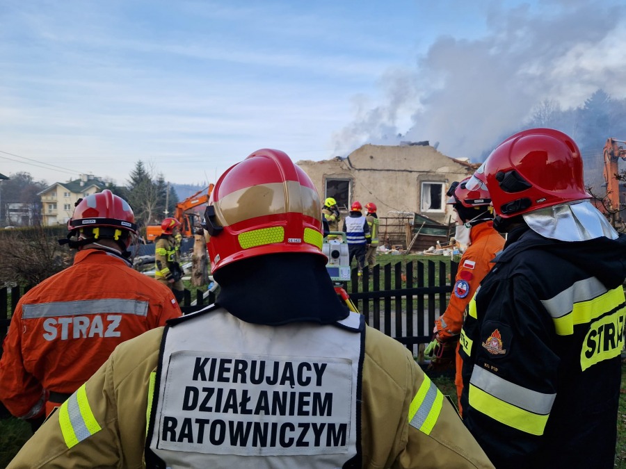 Eksplozja w domu jednorodzinnym w Ustroniu. Wydobyto ciała dwóch mężczyzn - ZDJĘCIA