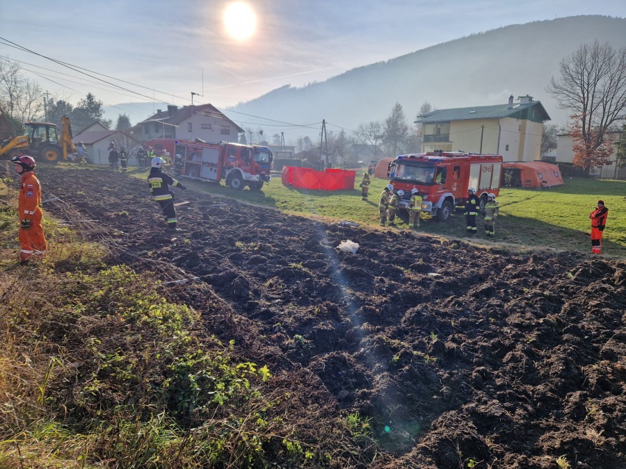 Eksplozja w domu jednorodzinnym w Ustroniu. Wydobyto ciała dwóch mężczyzn - ZDJĘCIA