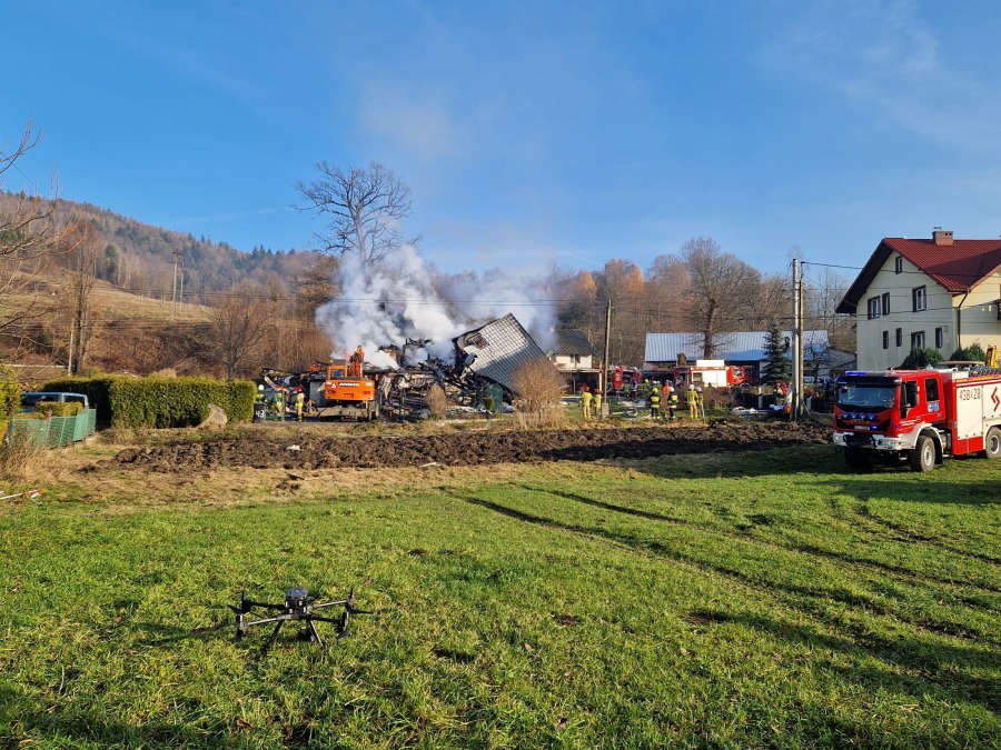 Eksplozja w domu jednorodzinnym w Ustroniu. Wydobyto ciała dwóch mężczyzn - ZDJĘCIA