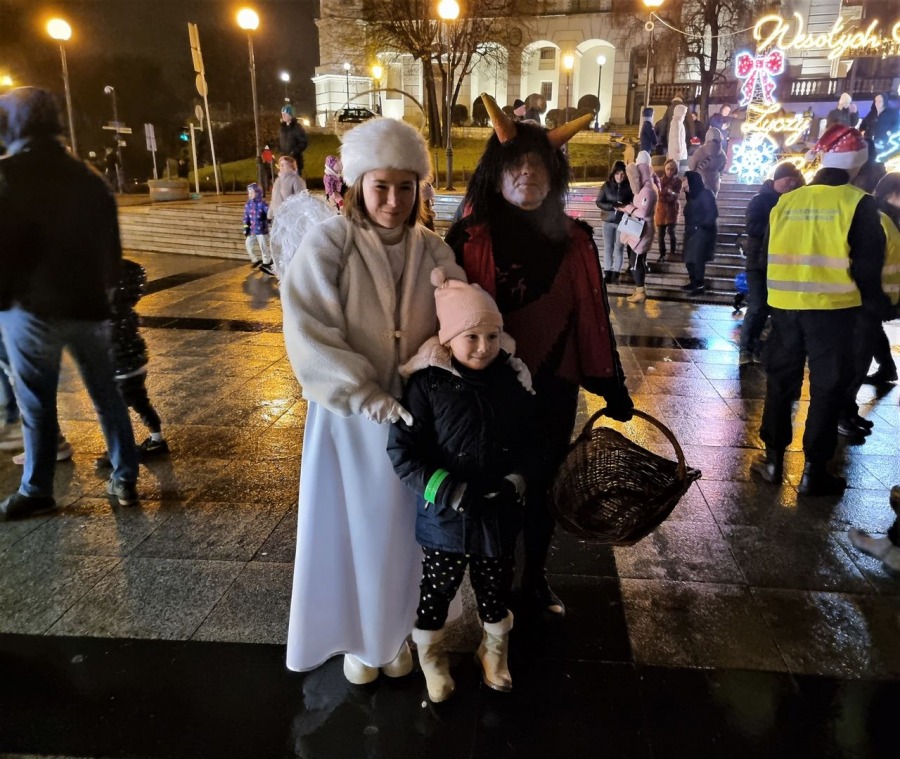 Pilne! Rozbłysła największa choinka w Bielsku-Białej. Idą święta! WIDEO