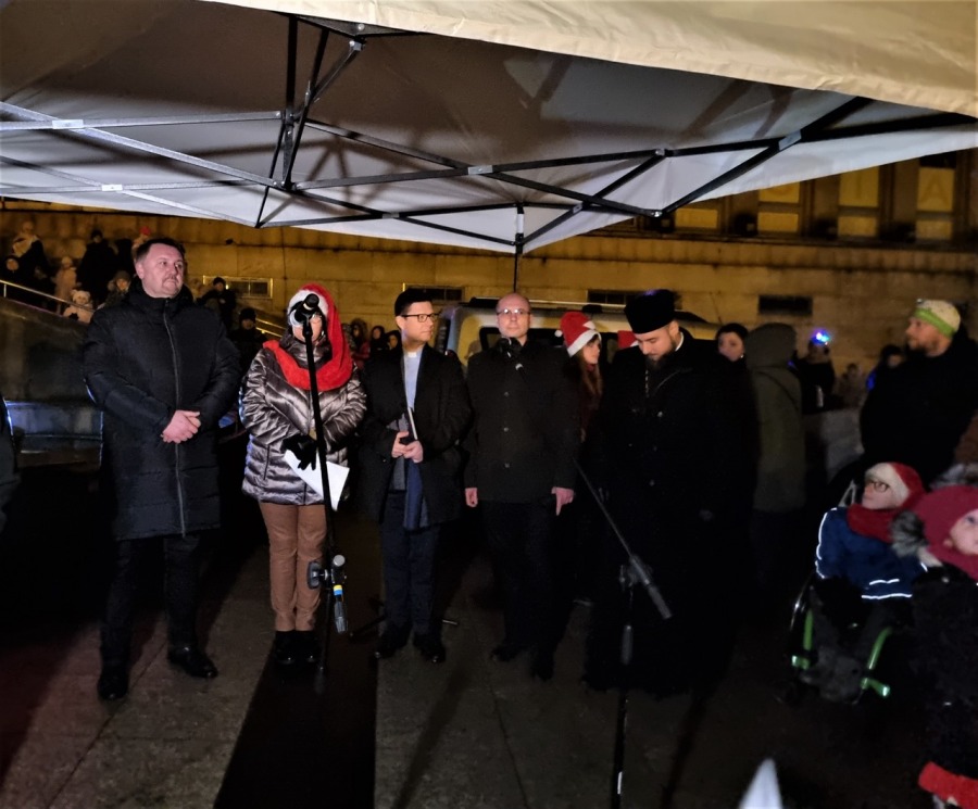 Pilne! Rozbłysła największa choinka w Bielsku-Białej. Idą święta! WIDEO