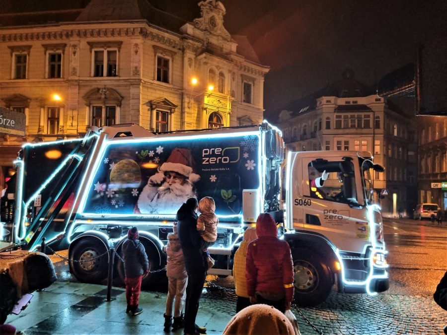 Pilne! Rozbłysła największa choinka w Bielsku-Białej. Idą święta! WIDEO