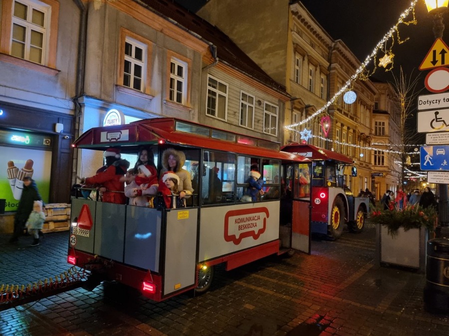 Specjalny pociąg na ul. 11 Listopada. Pasażerowie zachwyceni pomysłem ZDJĘCIA
