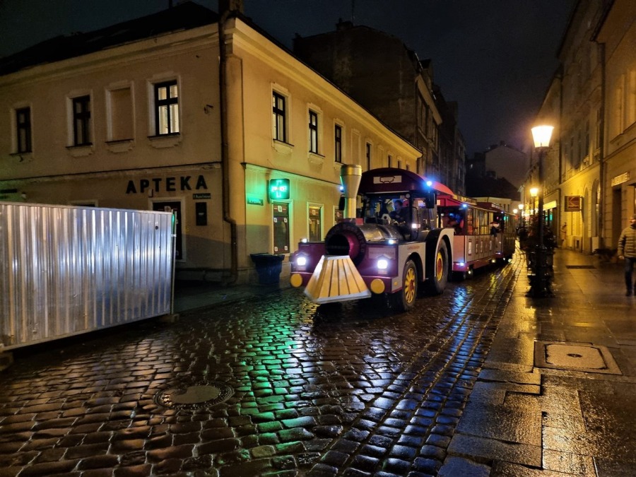 Specjalny pociąg na ul. 11 Listopada. Pasażerowie zachwyceni pomysłem ZDJĘCIA