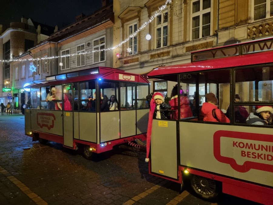 Specjalny pociąg na ul. 11 Listopada. Pasażerowie zachwyceni pomysłem ZDJĘCIA