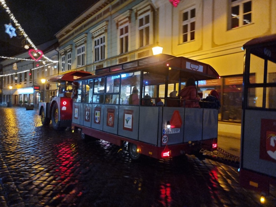 Specjalny pociąg na ul. 11 Listopada. Pasażerowie zachwyceni pomysłem ZDJĘCIA