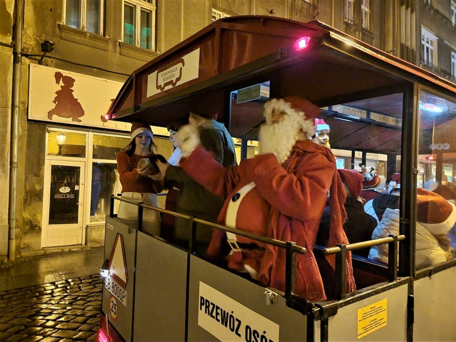 Specjalny pociąg na ul. 11 Listopada. Pasażerowie zachwyceni pomysłem ZDJĘCIA