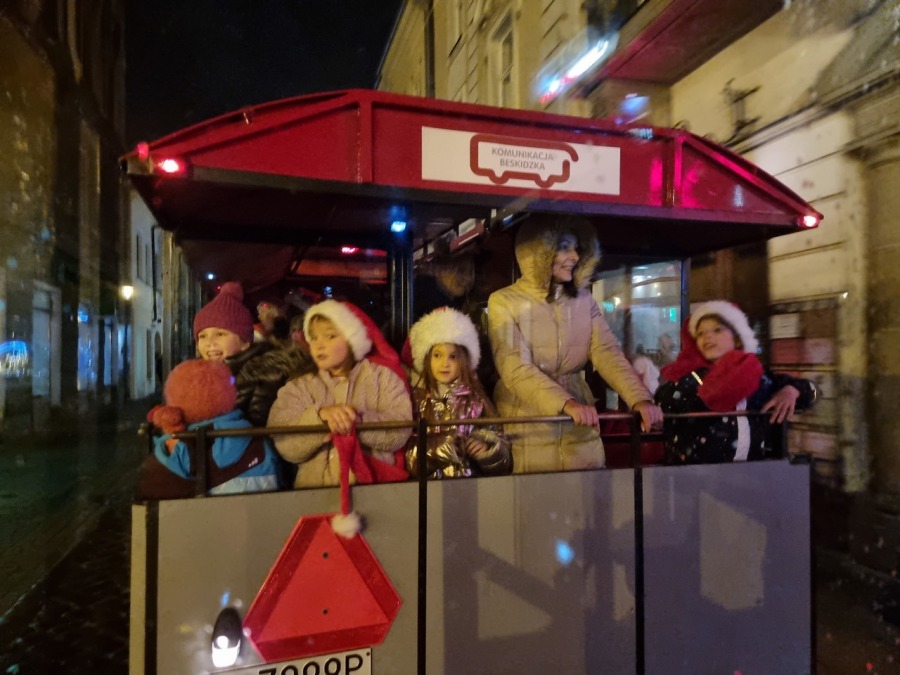 Specjalny pociąg na ul. 11 Listopada. Pasażerowie zachwyceni pomysłem ZDJĘCIA