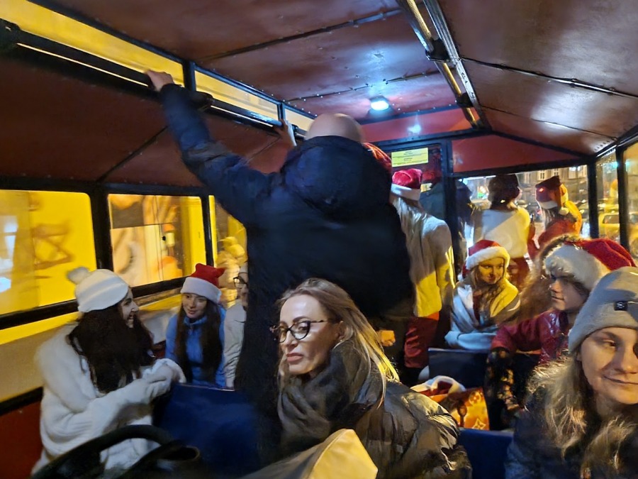 Specjalny pociąg na ul. 11 Listopada. Pasażerowie zachwyceni pomysłem ZDJĘCIA