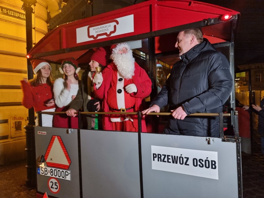 Specjalny pociąg na ul. 11 Listopada. Pasażerowie zachwyceni pomysłem ZDJĘCIA