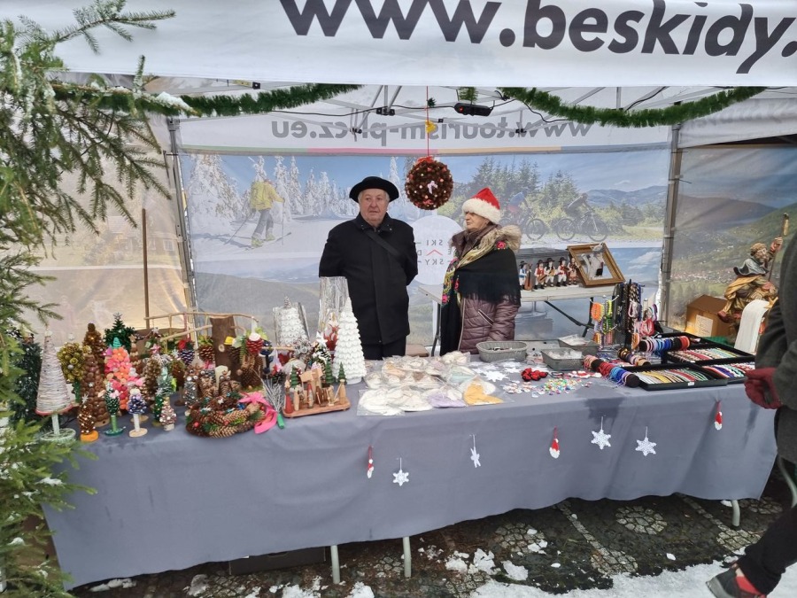 Niebo w gębie na jarmarku świątecznym. Góral z batem wygania diabły ZDJĘCIA
