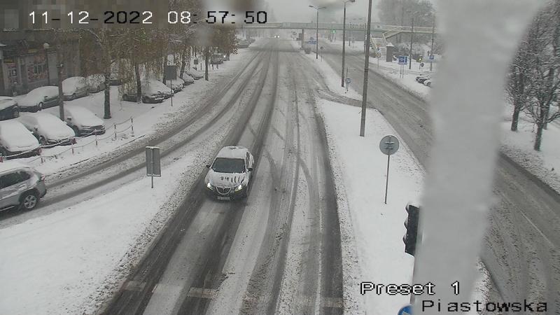 Niebezpiecznie w Bielsku-Białej. Centrum pokryte błotem pośniegowym ZDJĘCIA