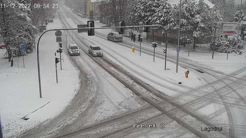 Niebezpiecznie w Bielsku-Białej. Centrum pokryte błotem pośniegowym ZDJĘCIA