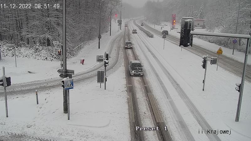 Niebezpiecznie w Bielsku-Białej. Centrum pokryte błotem pośniegowym ZDJĘCIA