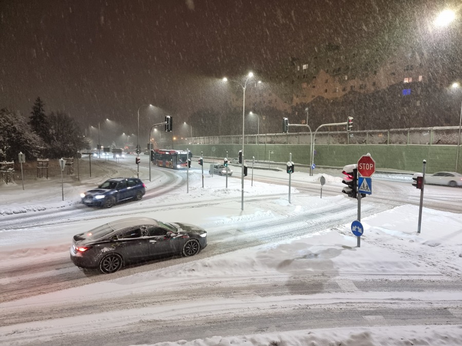 Śnieg zasypuje Bielsko-Białą! Tylko naliczanie kar nie poprawi trudnej sytuacji - foto