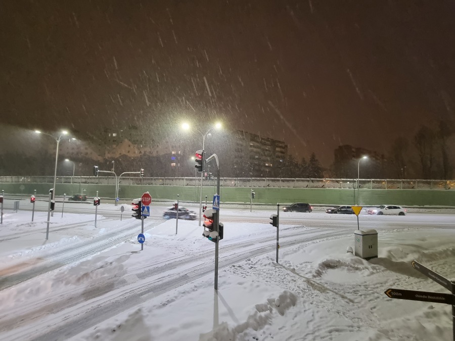 Śnieg zasypuje Bielsko-Białą! Tylko naliczanie kar nie poprawi trudnej sytuacji - foto