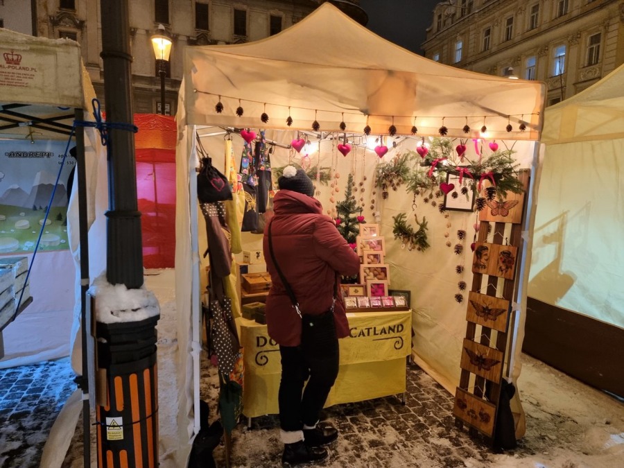 Zapach imbiru, przypraw i grzanego wina. Tłumy już świętują na Rynku! PROGRAM