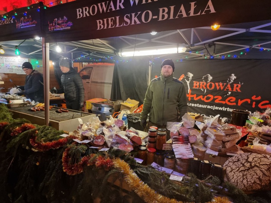 Zapach imbiru, przypraw i grzanego wina. Tłumy już świętują na Rynku! PROGRAM