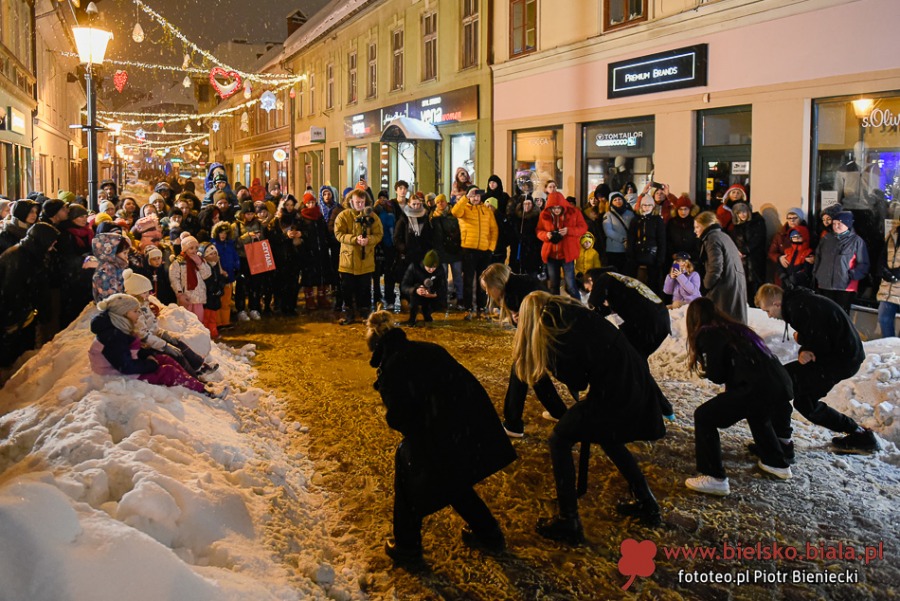 Przybyli tłumnie mimo śniegu i mrozu. Sukces „Świąt na Starówce” ZDJĘCIA