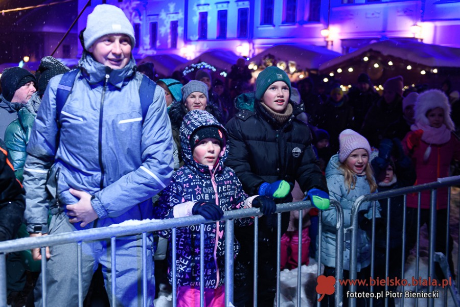 Przybyli tłumnie mimo śniegu i mrozu. Sukces „Świąt na Starówce” ZDJĘCIA