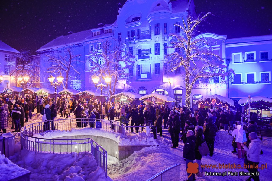 Przybyli tłumnie mimo śniegu i mrozu. Sukces „Świąt na Starówce” ZDJĘCIA