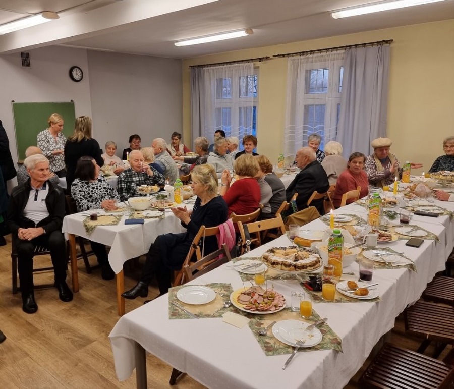 Komplet przy wszystkich stołach. Wyjątkowe spotkanie w radzie osiedla ZDJĘCIA