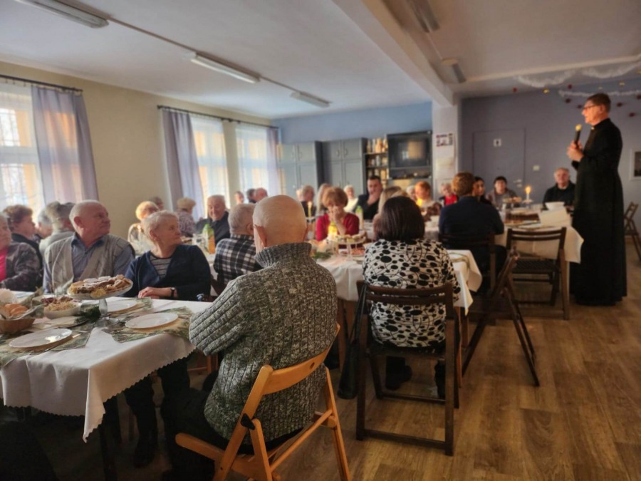 Komplet przy wszystkich stołach. Wyjątkowe spotkanie w radzie osiedla ZDJĘCIA
