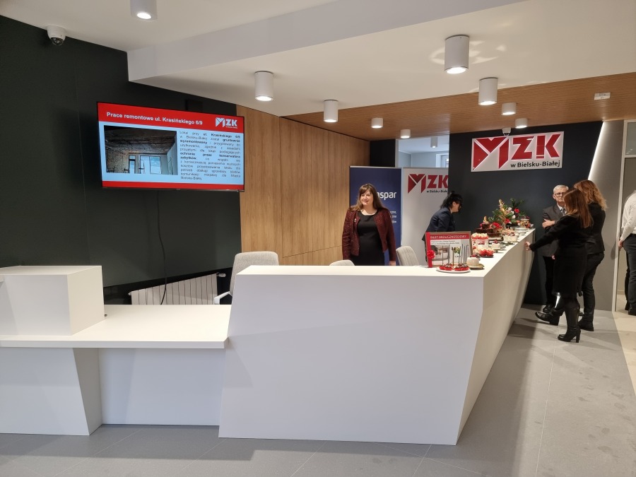 Kamień milowy w centrum Bielska-Białej. Zachęta do korzystania z komunikacji miejskiej ZDJĘCIA