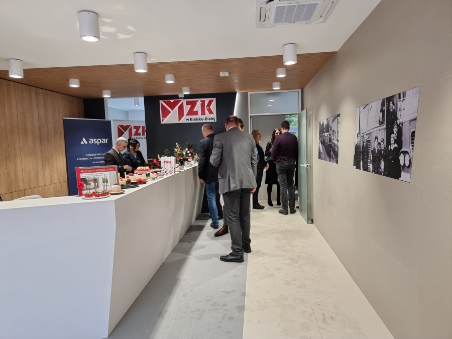 Kamień milowy w centrum Bielska-Białej. Zachęta do korzystania z komunikacji miejskiej ZDJĘCIA
