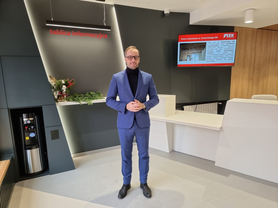 Kamień milowy w centrum Bielska-Białej. Zachęta do korzystania z komunikacji miejskiej ZDJĘCIA