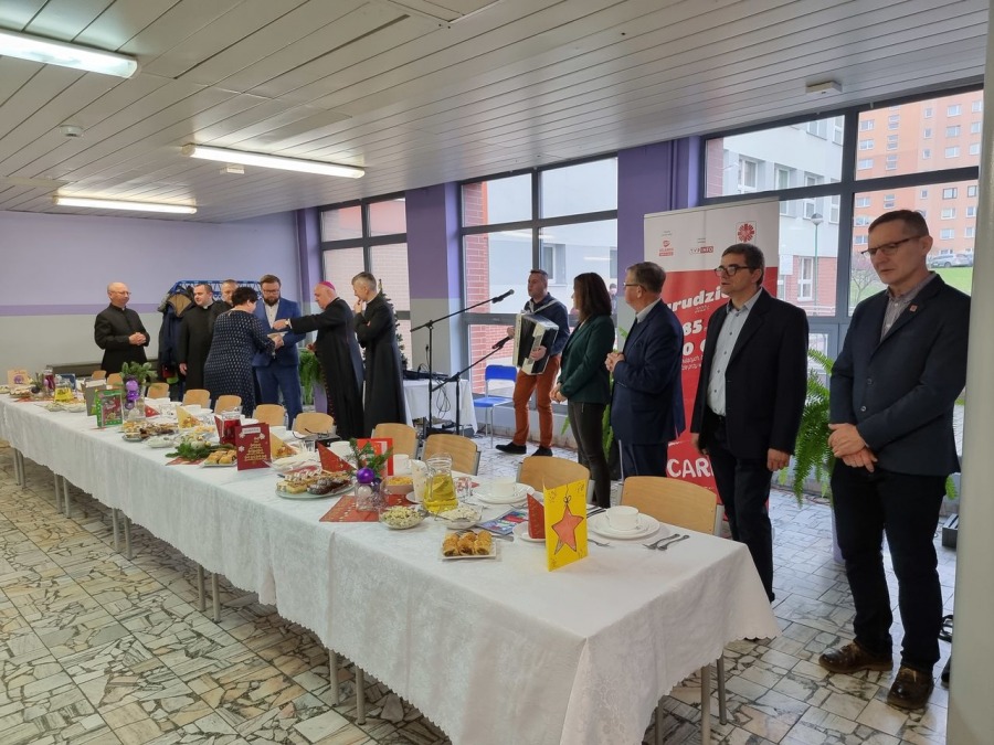 Największa wieczerza wigilijna w diecezji bielsko-żywieckiej. Przyszły tłumy ZDJĘCIA