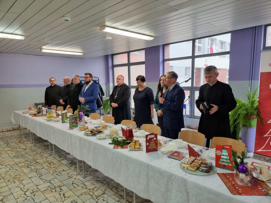 Największa wieczerza wigilijna w diecezji bielsko-żywieckiej. Przyszły tłumy ZDJĘCIA