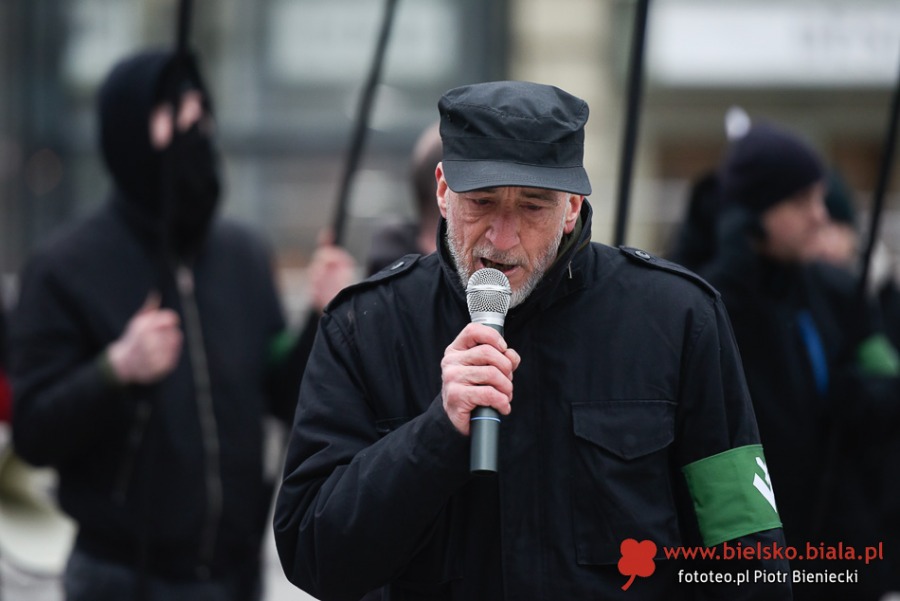 Narodowcy przeszli ulicami miasta. Na koniec był hymn i pirotechnika ZDJĘCIA